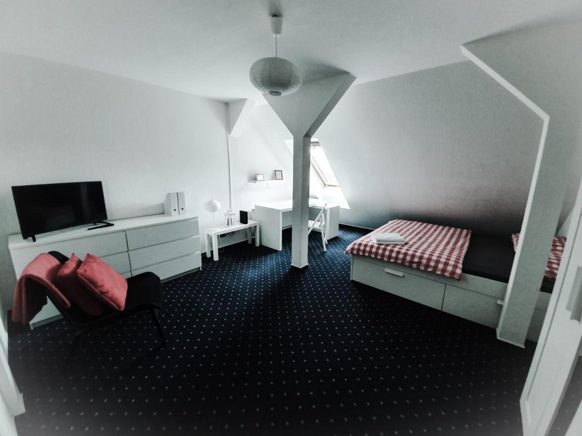 6 Bedroom Private Apartment & Lounge 罗斯托克 外观 照片