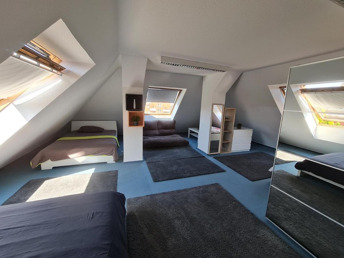 6 Bedroom Private Apartment & Lounge 罗斯托克 外观 照片